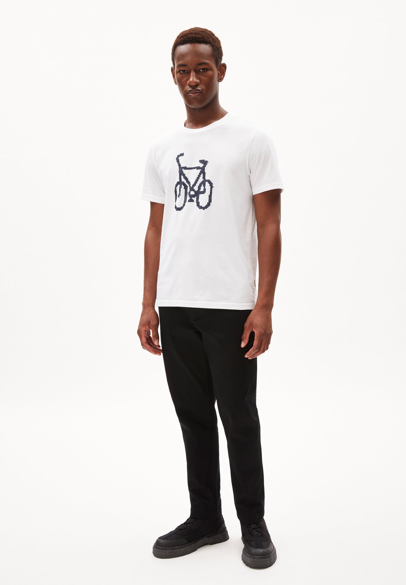 Pantalon chino en coton bio et recyclé | noir "alvaaro premium black"