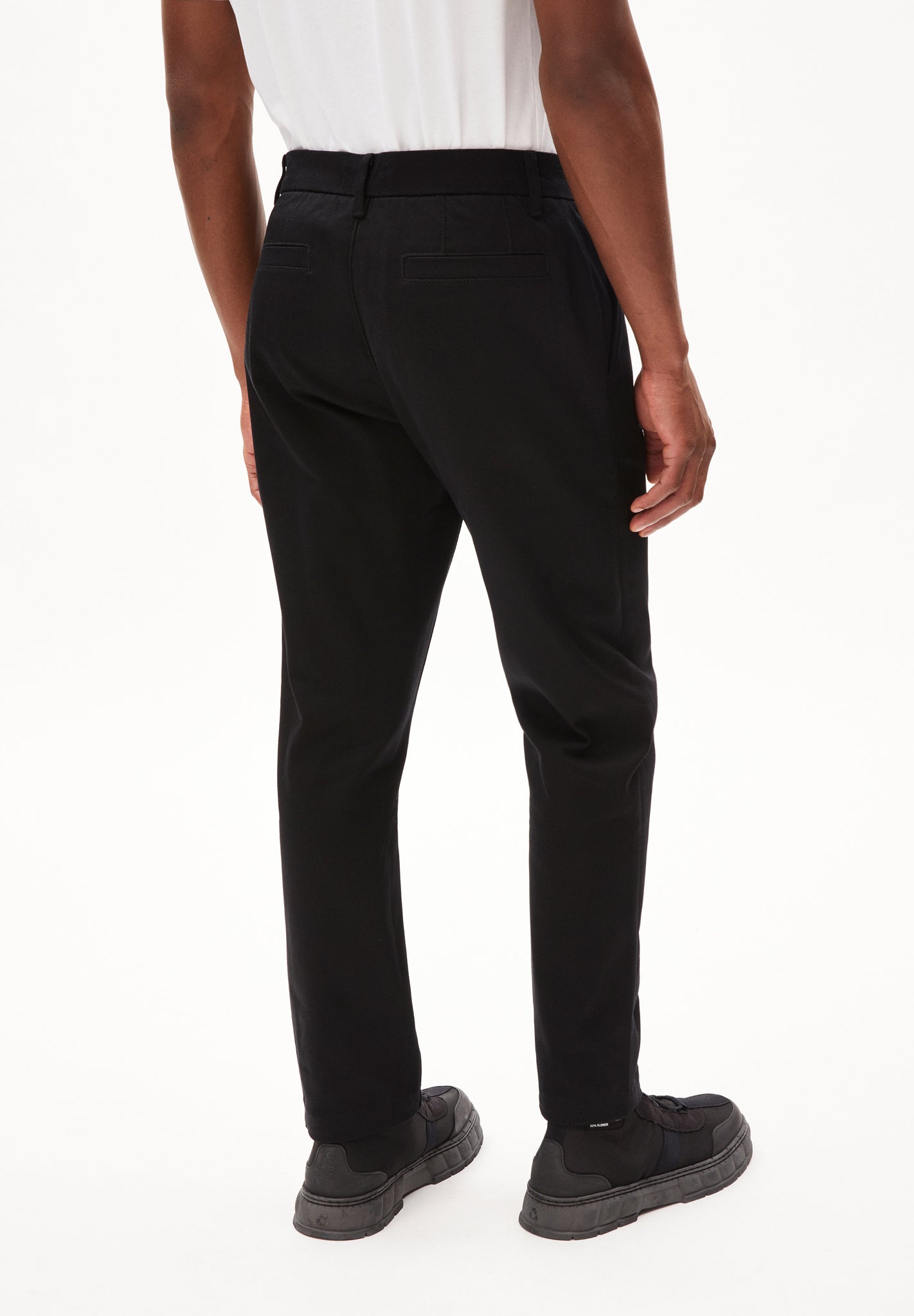 Pantalon chino en coton bio et recyclé | noir "alvaaro premium black"