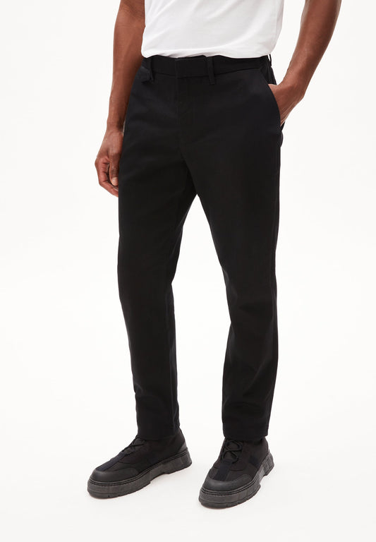 Pantalon chino en coton bio et recyclé | noir "alvaaro premium black"