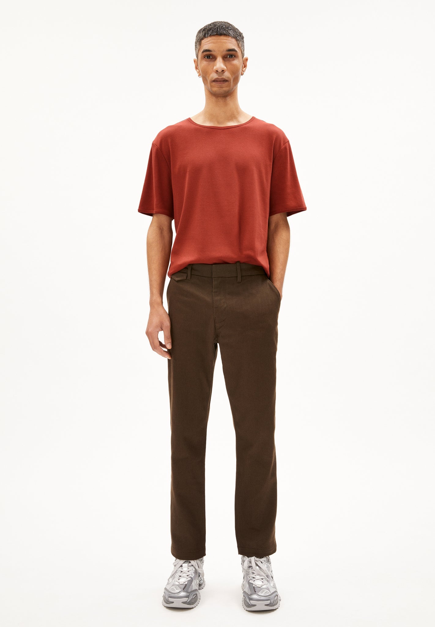 Pantalon chino en coton bio et recyclé | marron "alvaaro premium earth"