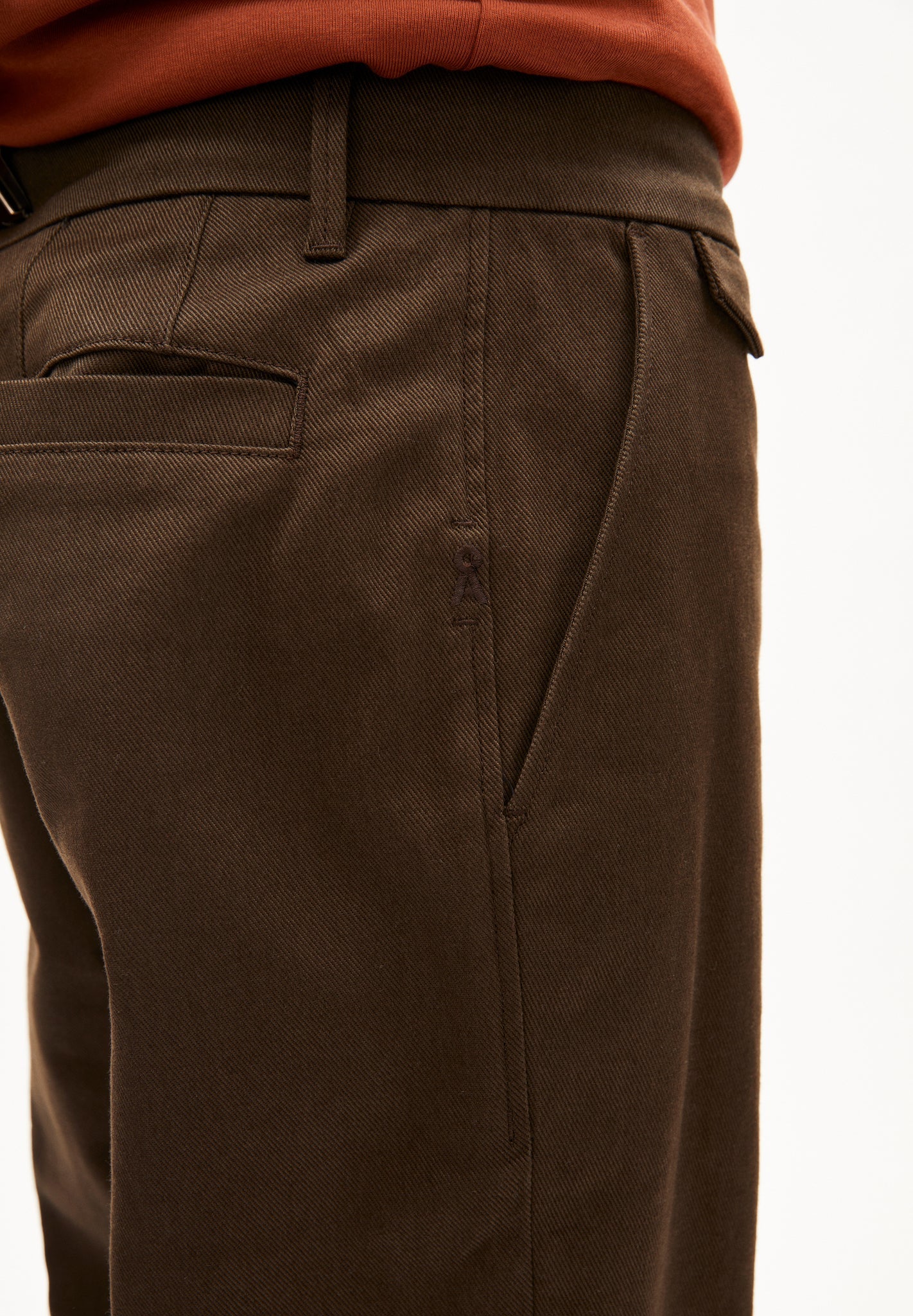 Pantalon chino en coton bio et recyclé | marron "alvaaro premium earth"
