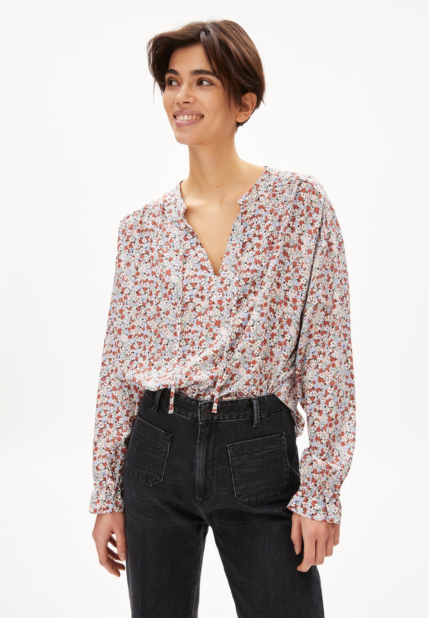 Blouse fleurie en viscose ecovero et recyclée - ilicaa boheme oatmilk