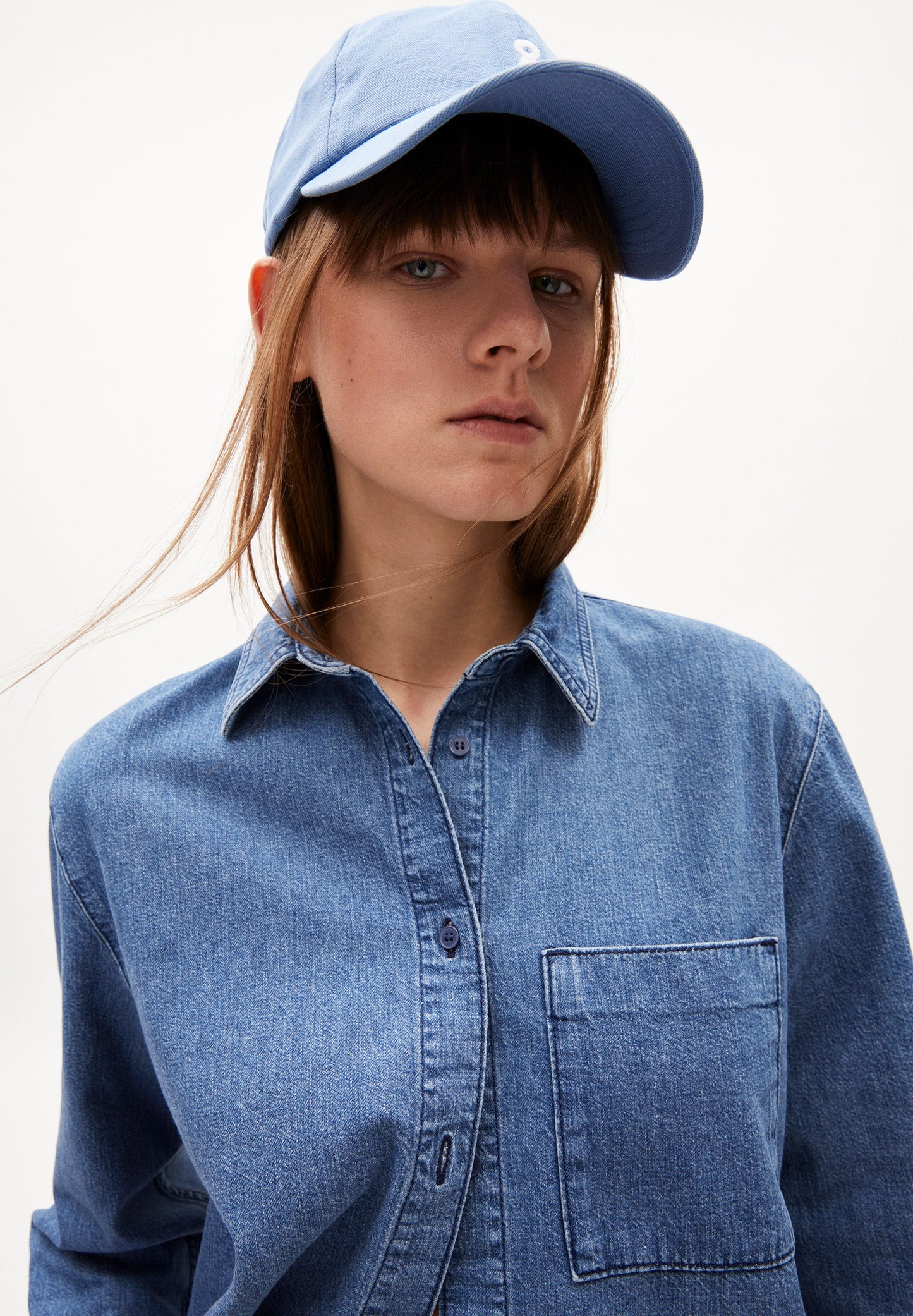 Chemise en jean en coton bio et matière recyclée | bleu "jeaanne demi iced indigo"