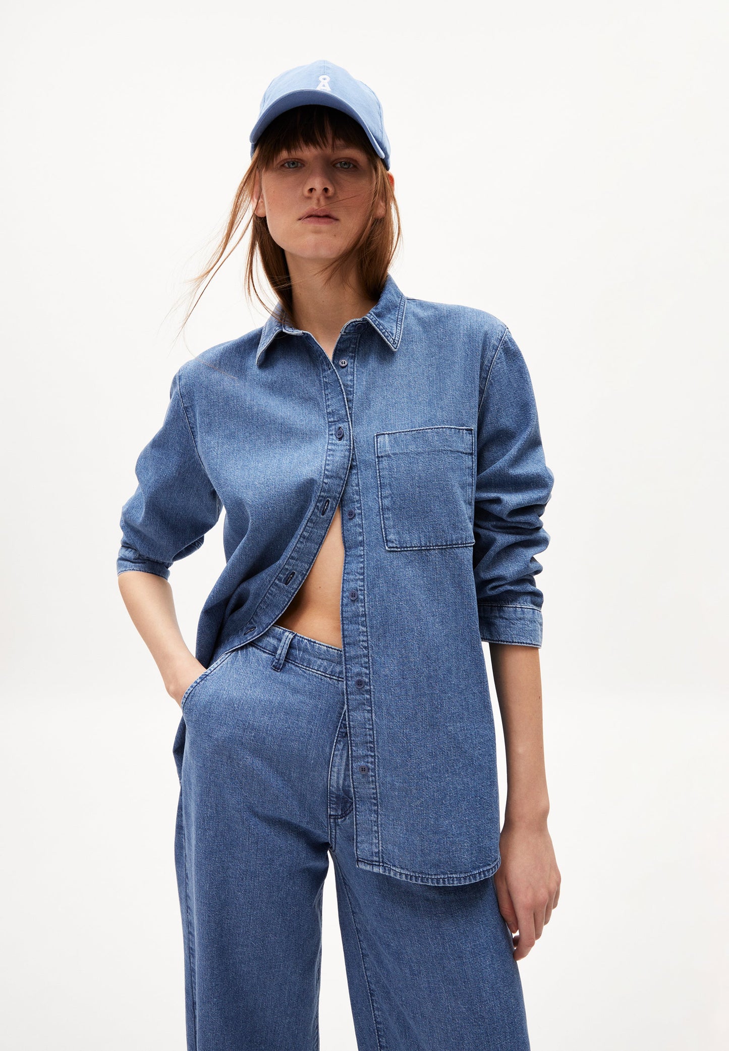 Chemise en jean en coton bio et matière recyclée | bleu "jeaanne demi iced indigo"