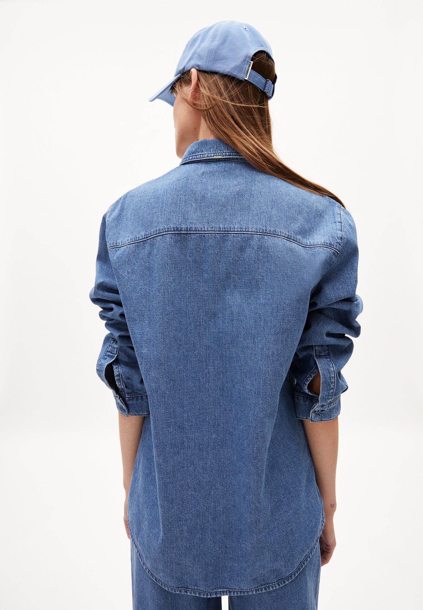 Chemise en jean en coton bio et matière recyclée | bleu "jeaanne demi iced indigo"