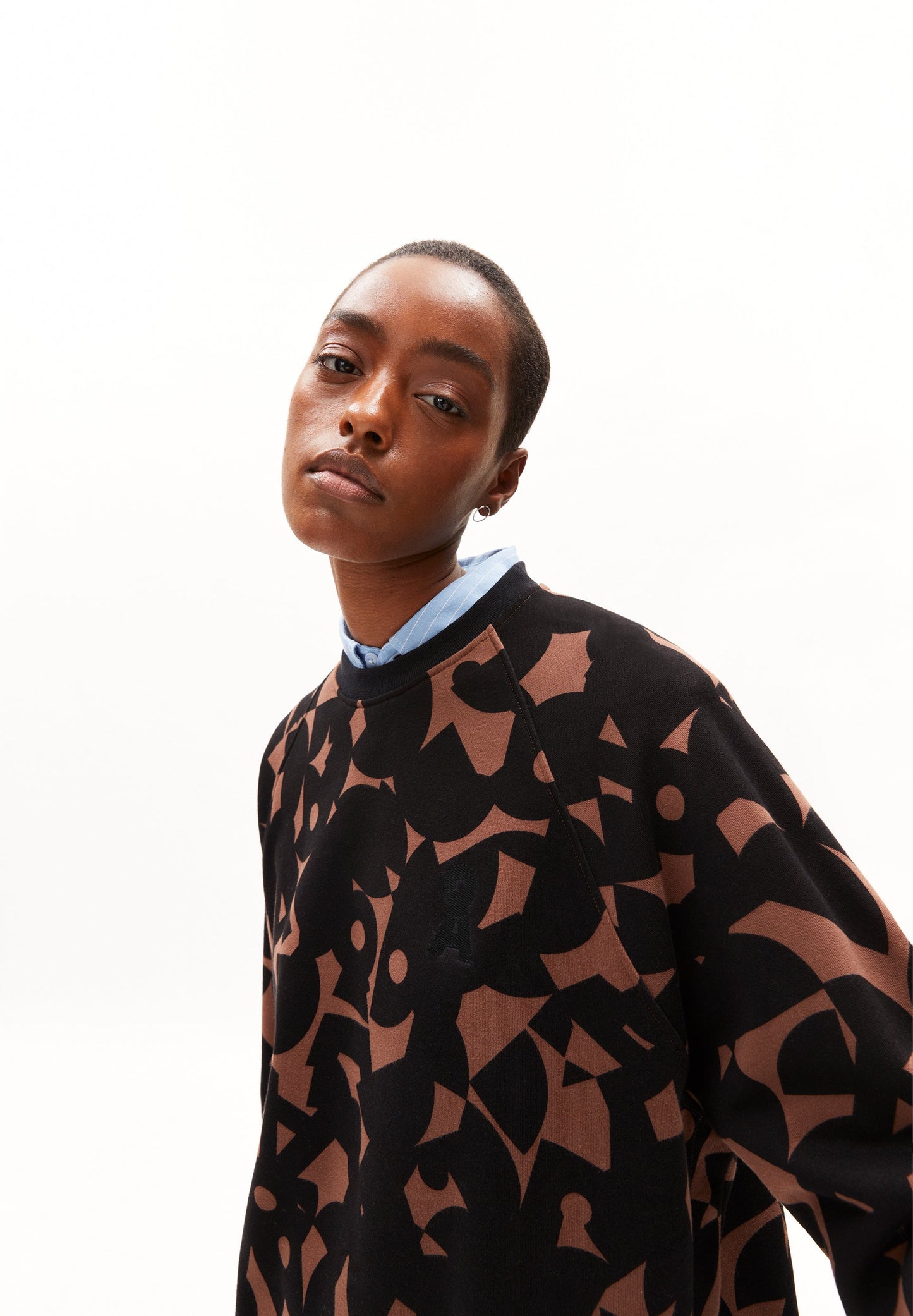 Pull à motifs en coton bio | Marron et noir "giovannaa abstract a deep brown"
