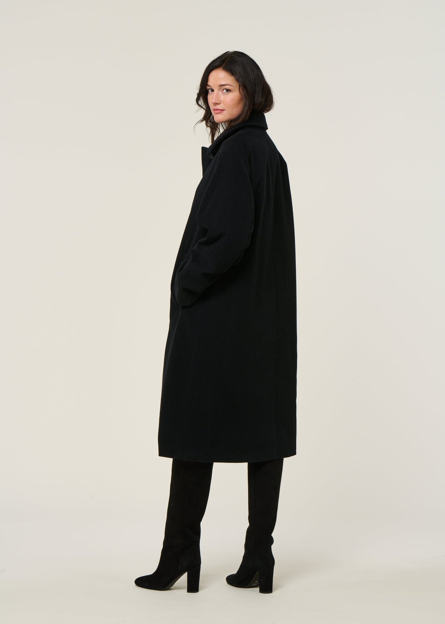 Manteau long en laine bio | noir "vaanoise wool - black"