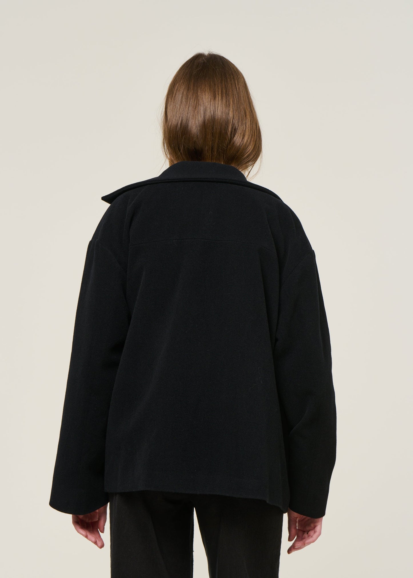 Manteau court en laine bio | noir "majelaa wool - black"