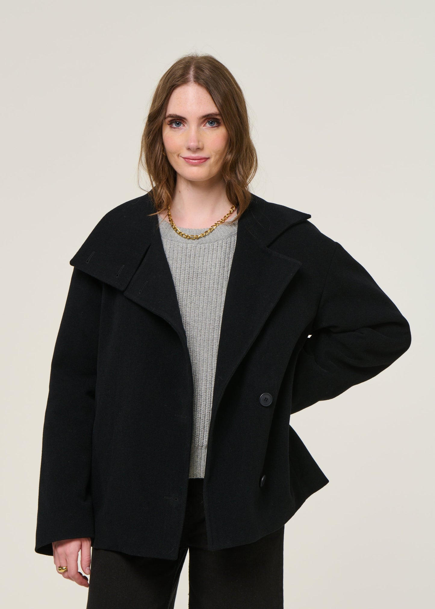 Manteau court en laine bio | noir "majelaa wool - black"