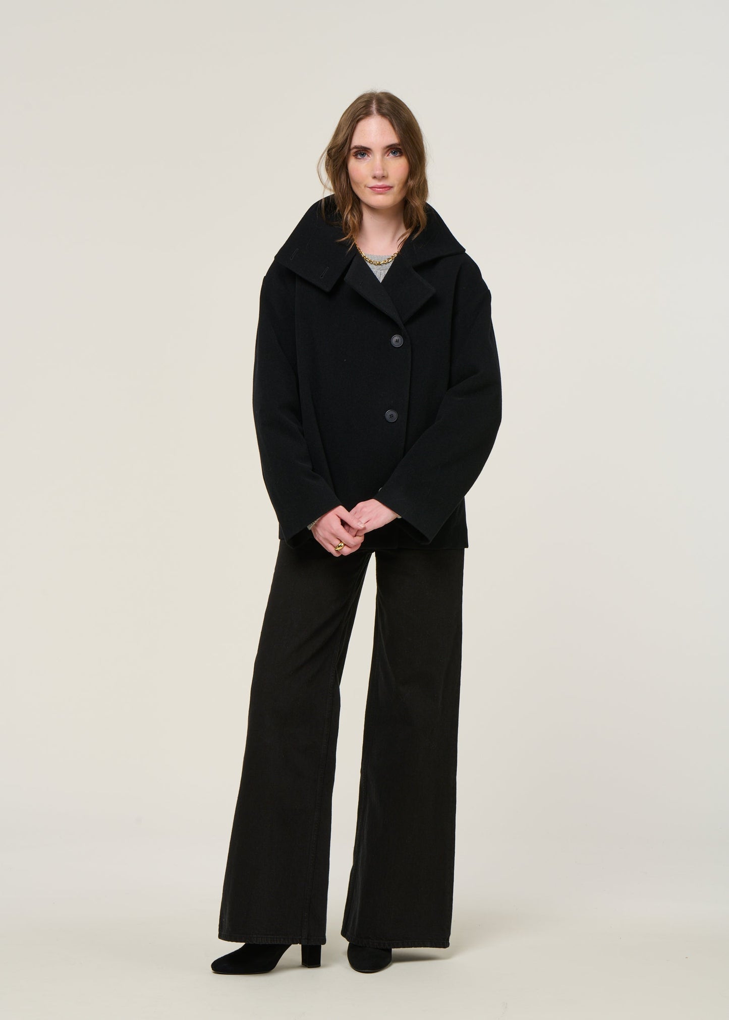 Manteau court en laine bio | noir "majelaa wool - black"