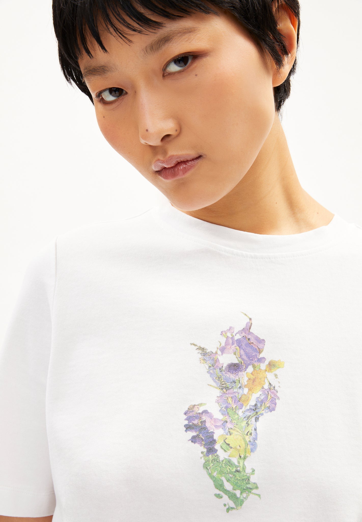 T-shirt manches courtes en coton bio | Blanc "layaa melted flower white"