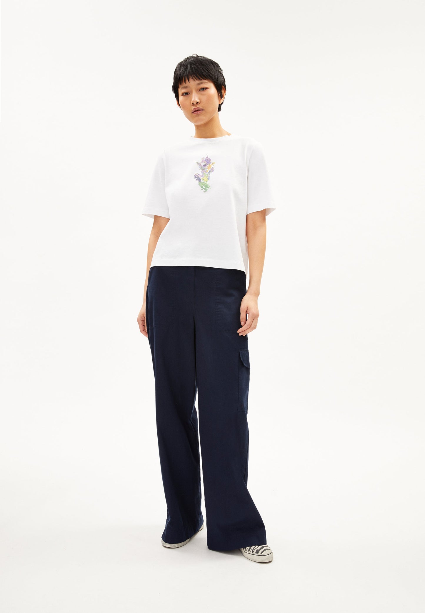 T-shirt manches courtes en coton bio | Blanc "layaa melted flower white"