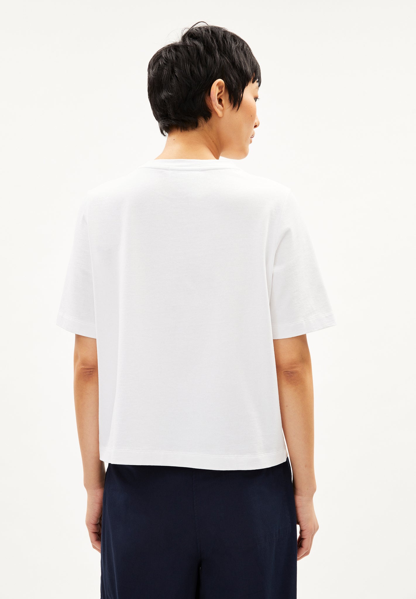 T-shirt manches courtes en coton bio | Blanc "layaa melted flower white"