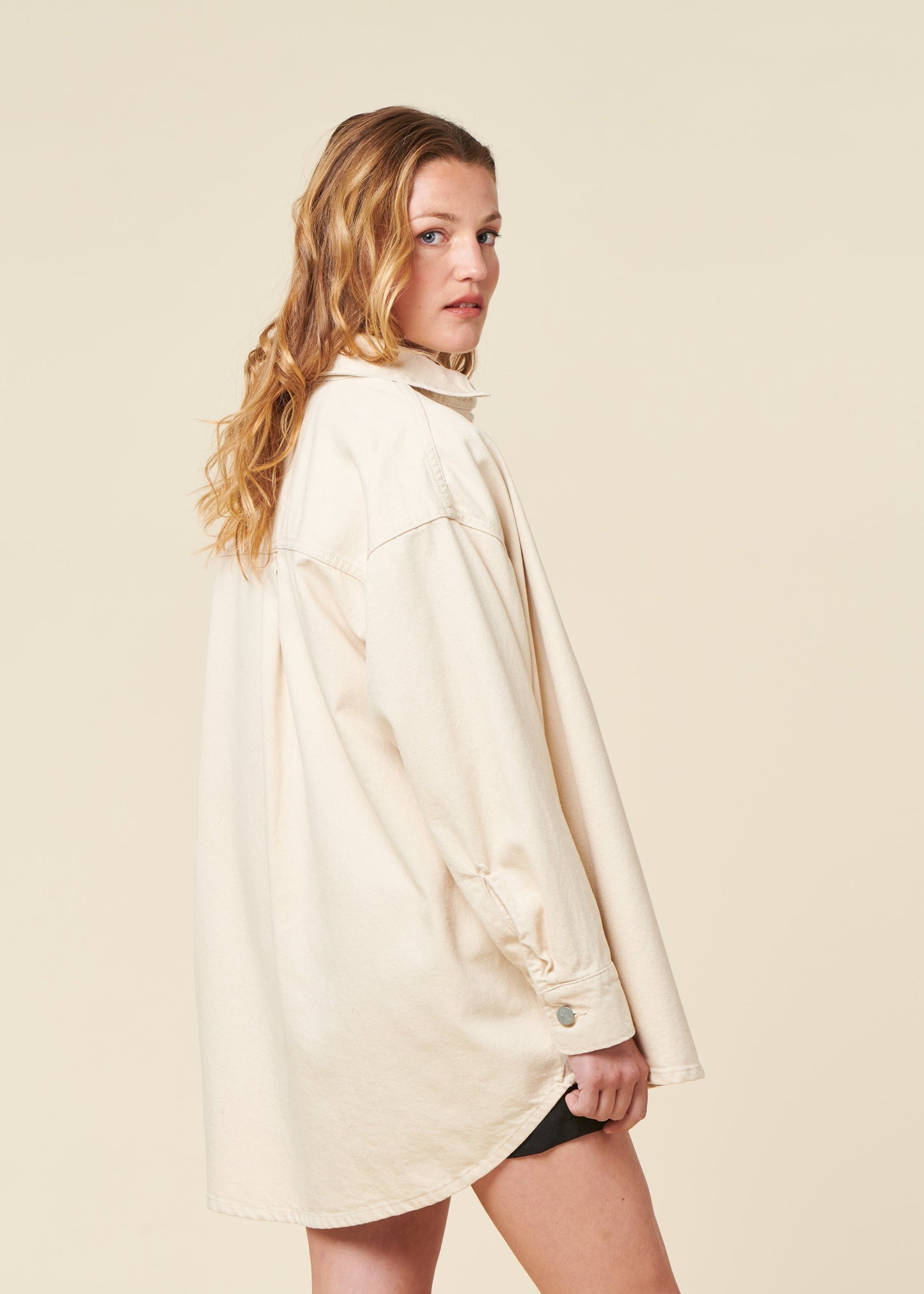 Surchemise en coton biologique recyclé non teinté | beige "taale - undyed"