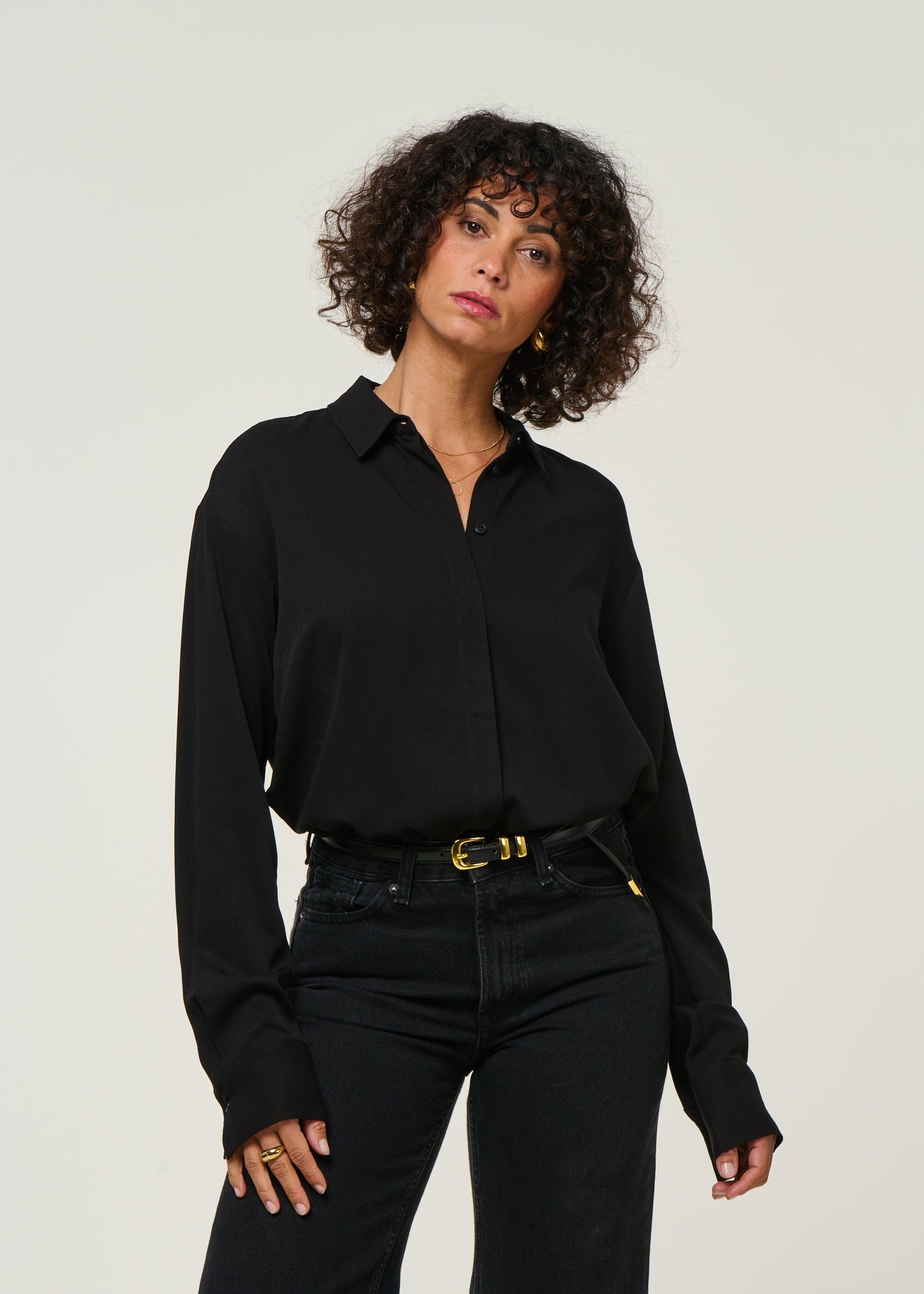 Blouse en viscose ecovero | noir "larisaana longsleeve - black"