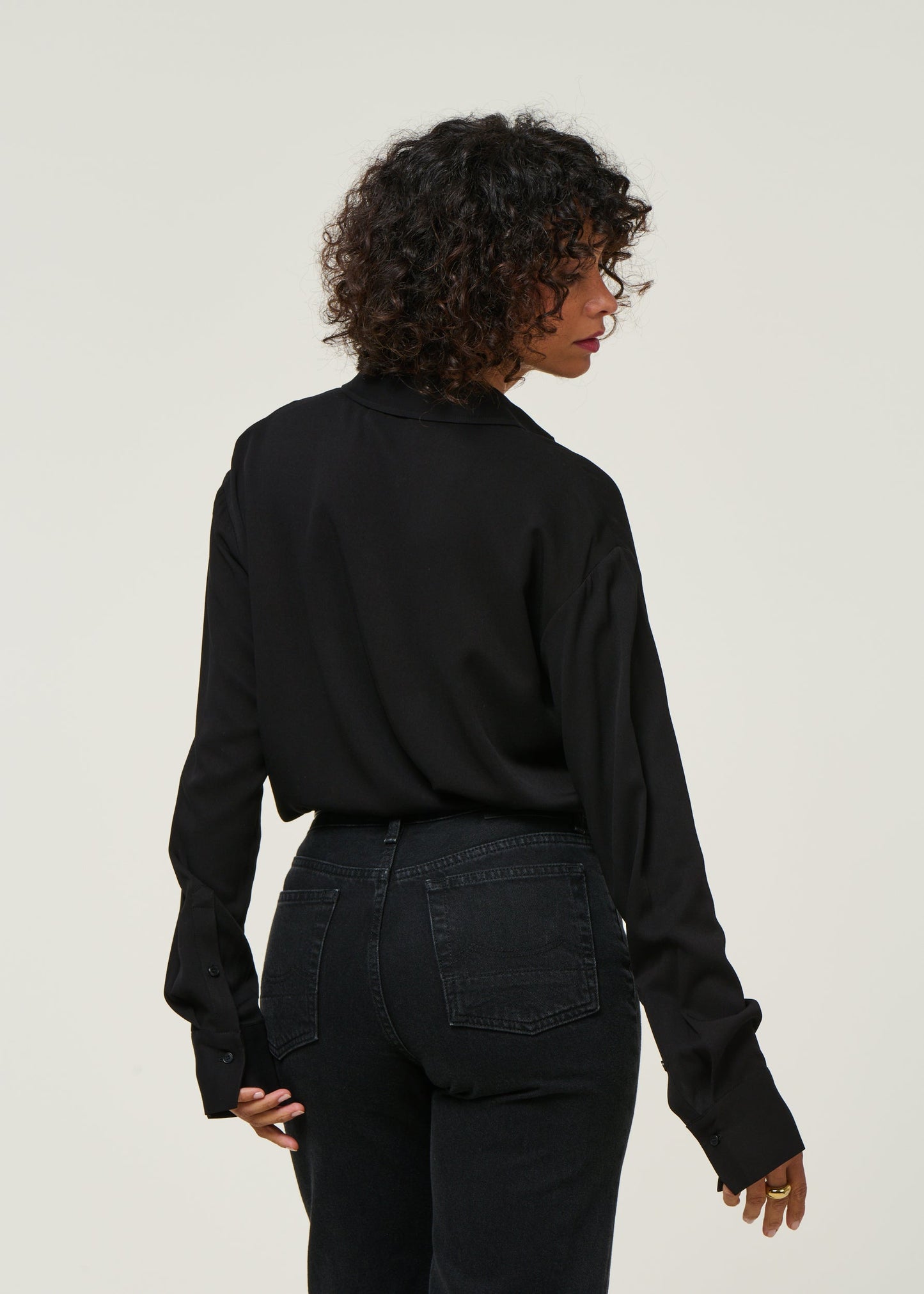 Blouse en viscose ecovero | noir "larisaana longsleeve - black"