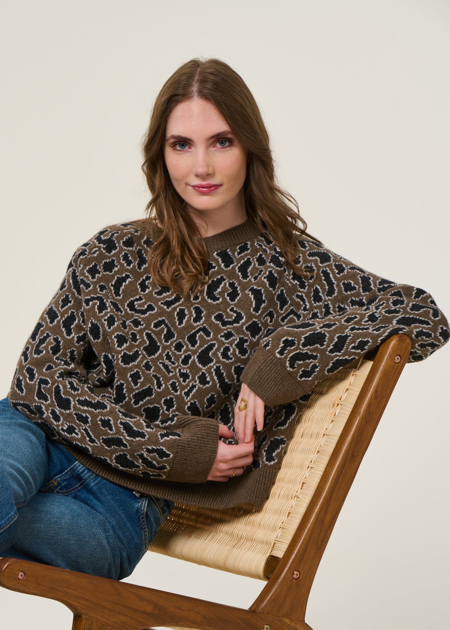 Pull à motif léopard en laine et coton bio | marron "diliriaa leopaa - walnut cream"