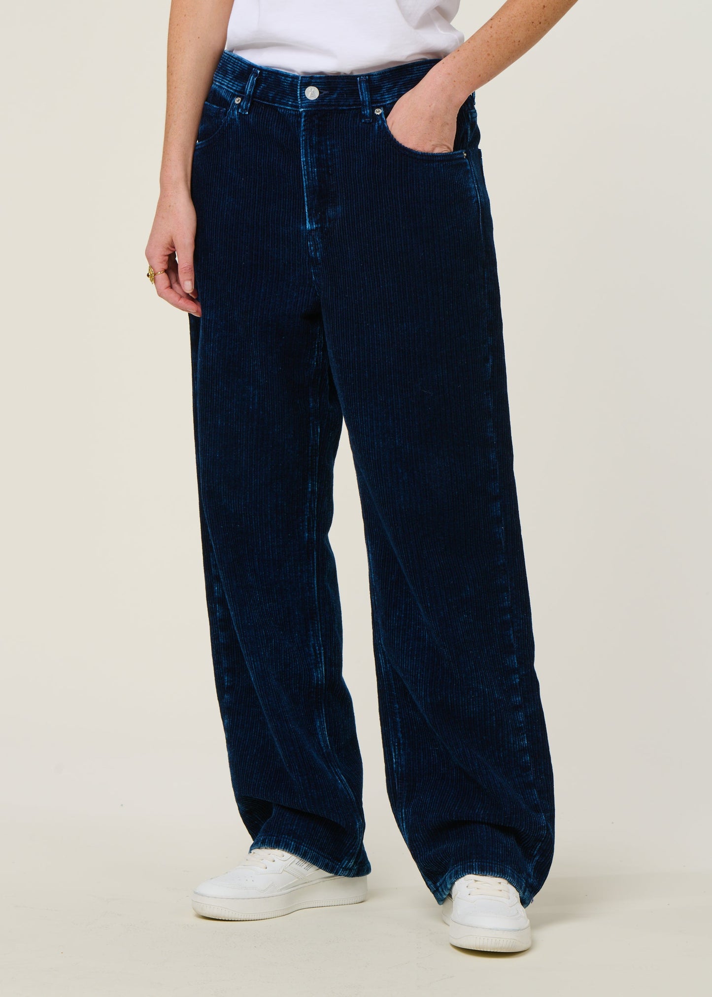 Pantalon velours côtelé en coton bio | bleu "haayi indigo cord - indigofera"