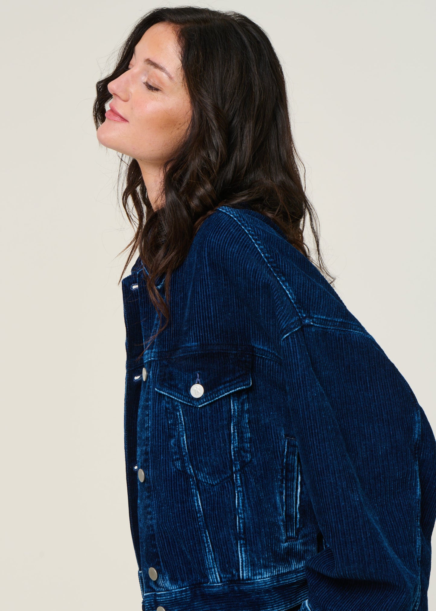 Veste velours côtelé en coton bio | bleu "paasithe indigo cord - indigofera"