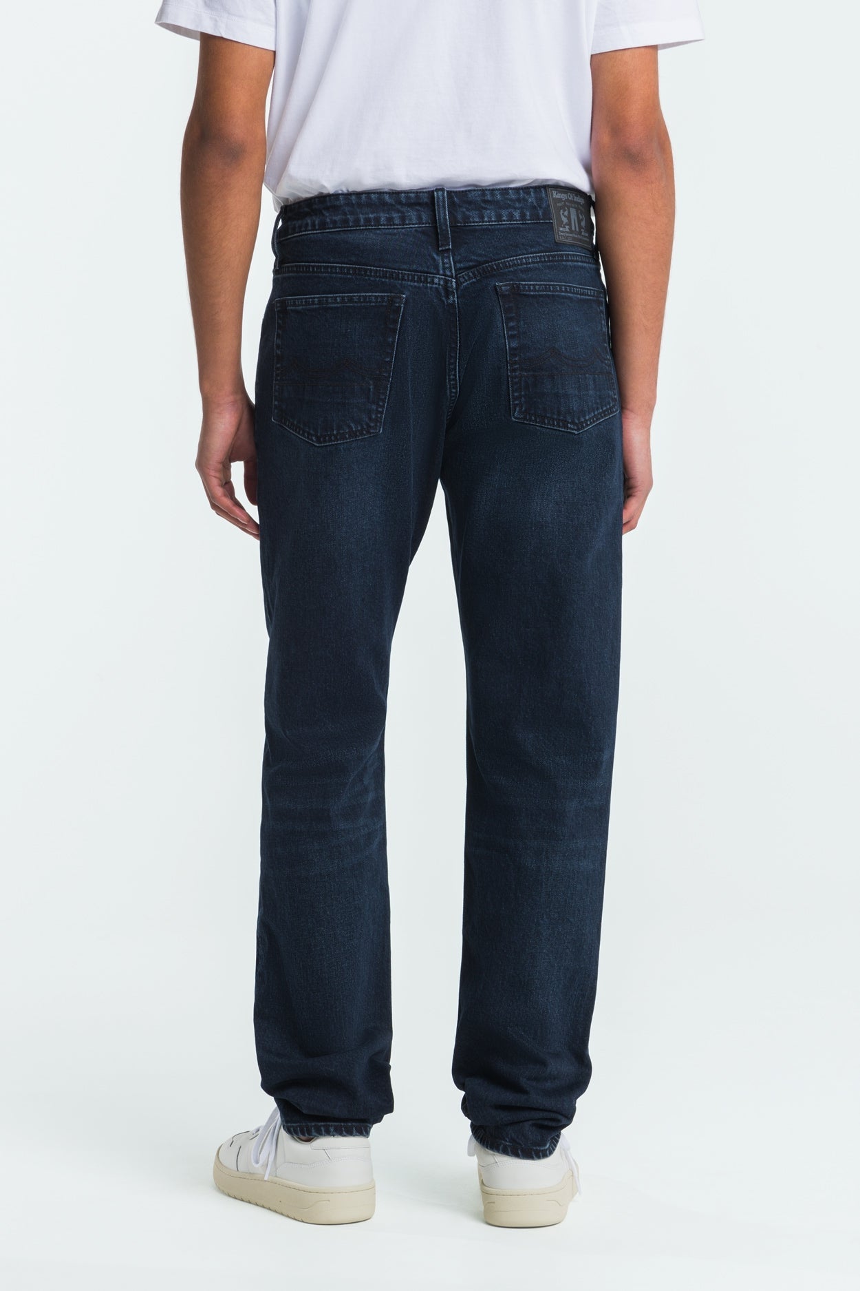 Jean fuselé en coton bio | bleu noir "addo - xavier blue black worn"