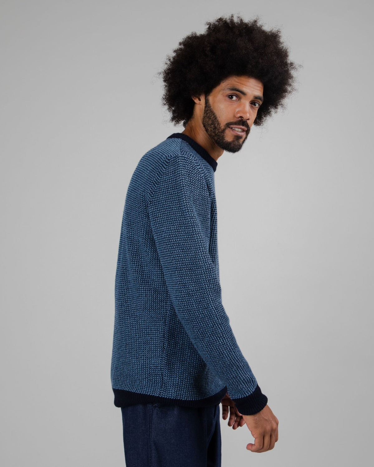 Pull col rond en laine et matières recyclées | belu "contrast sweater navy"