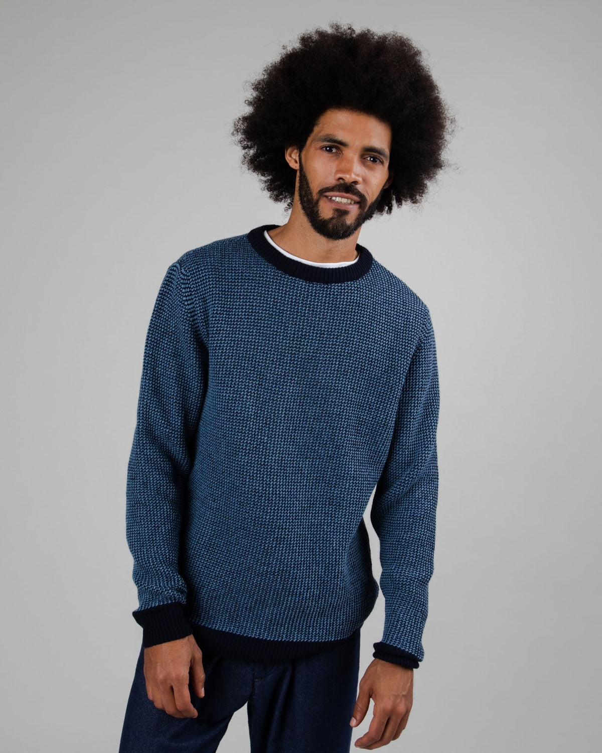 Pull col rond en laine et matières recyclées | belu "contrast sweater navy"
