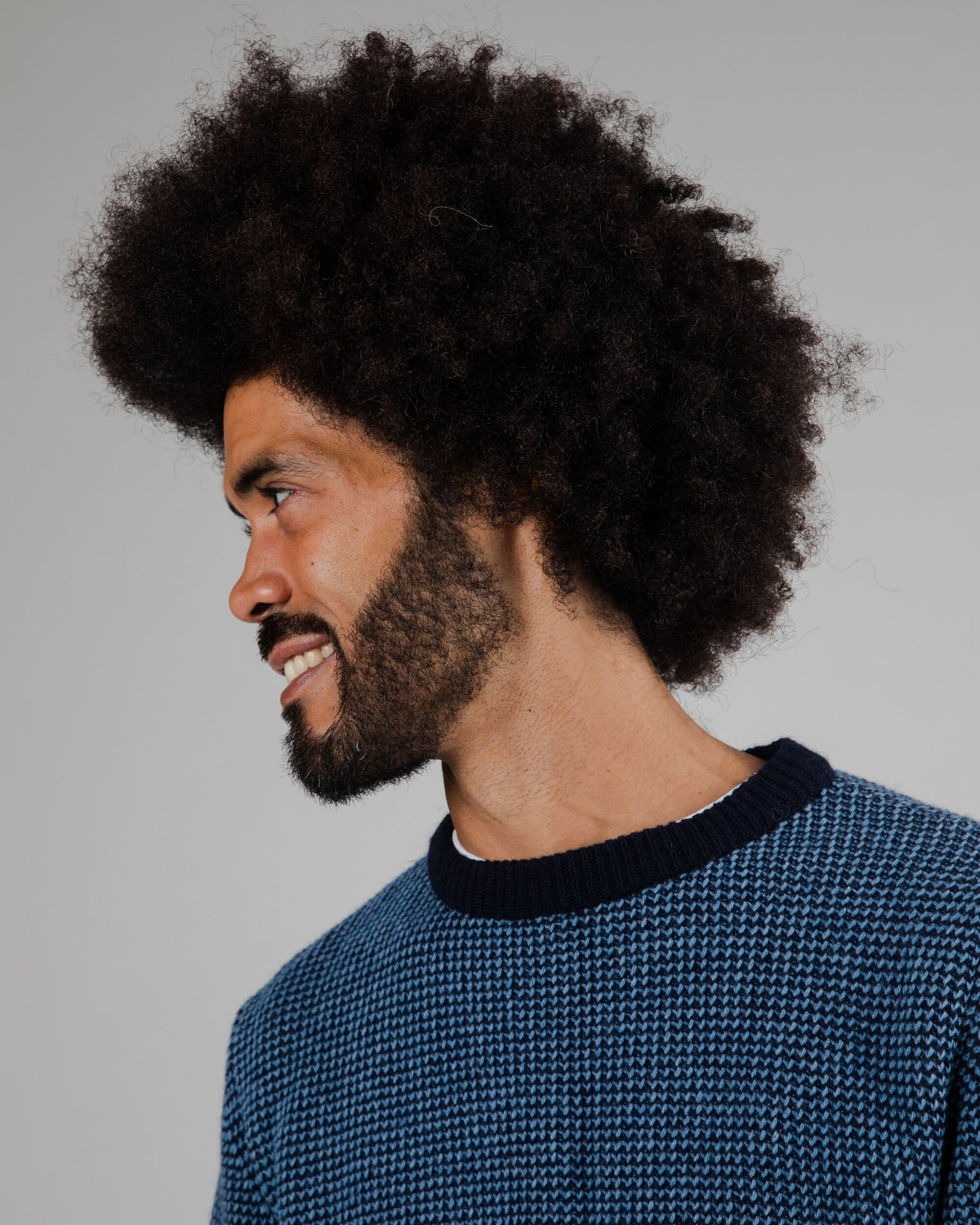 Pull col rond en laine et matières recyclées | belu "contrast sweater navy"
