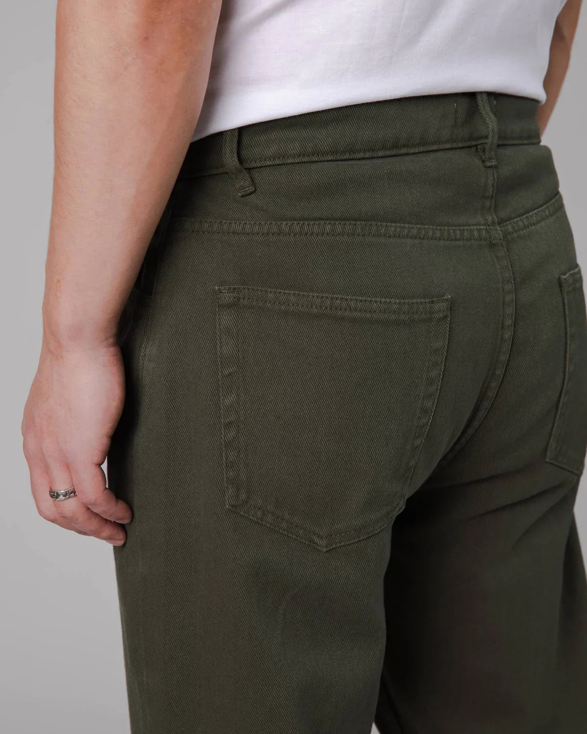 Pantalon fuselé en coton bio | vert foncé "5 pocket pant stone green"