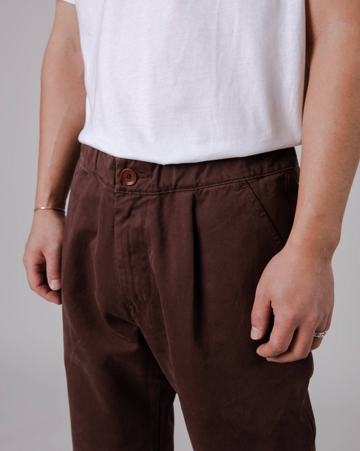 Chino en coton bio | marron "comfort chino brown"