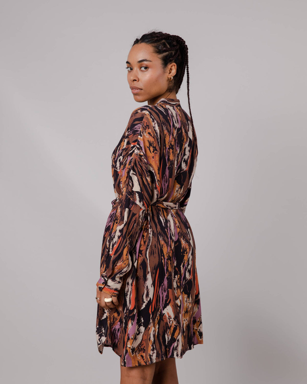 Robe manches longues à motif en ecovero | mulicolore "etna oversize mao dress brown"