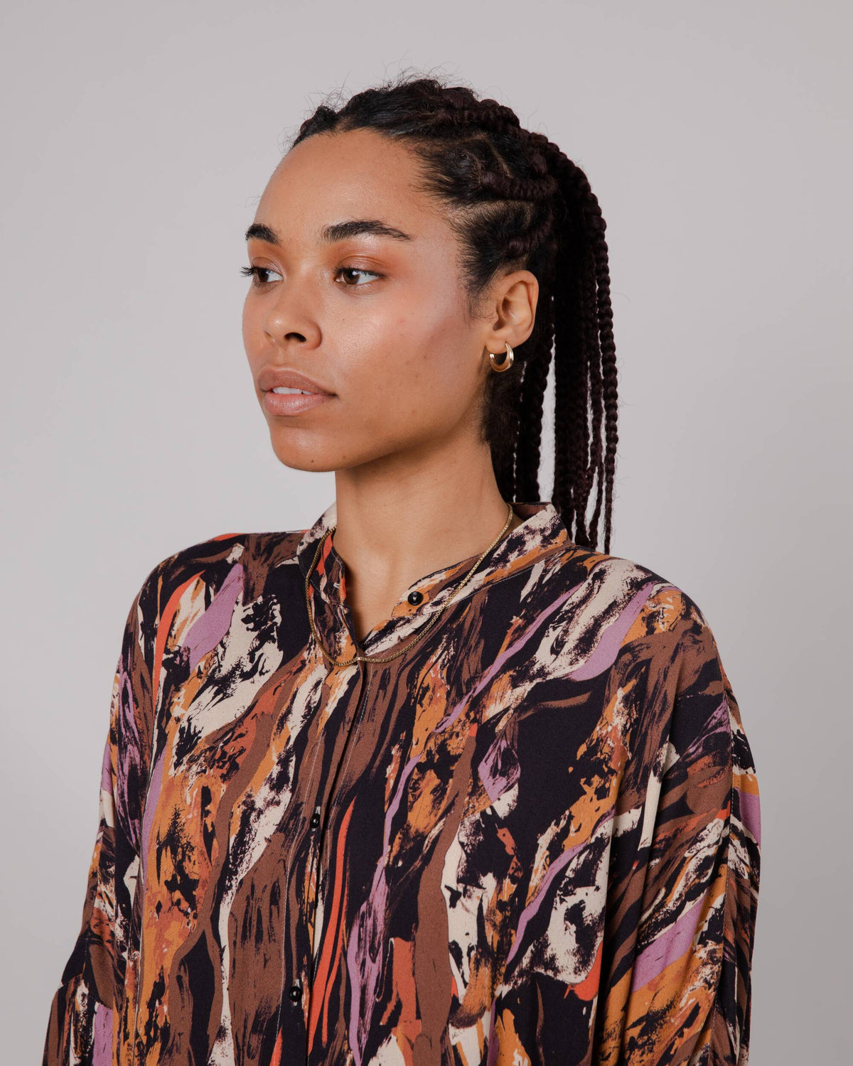 Robe manches longues à motif en ecovero | mulicolore "etna oversize mao dress brown"