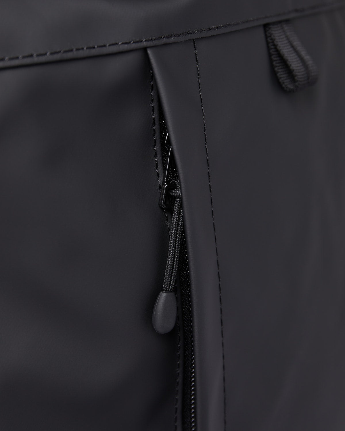 Sac à dos imperméable en matière recyclée | noir "konrad black"