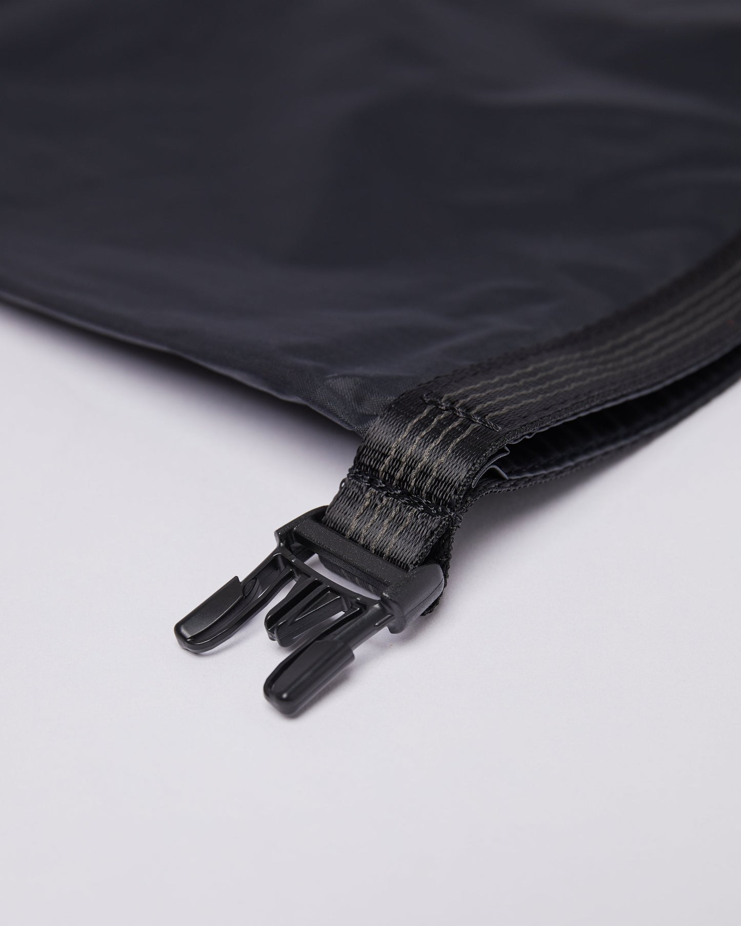 Pochette imperméable en recyclé | Noir "vilde black"