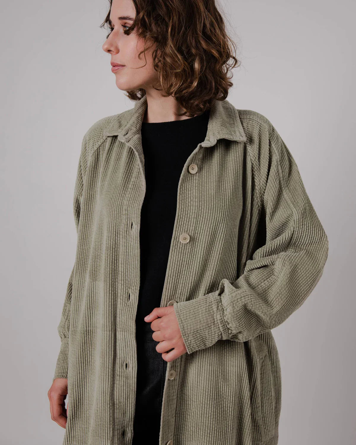 Trench velours en coton bio | kaki clair "corduroy jacket pale green"