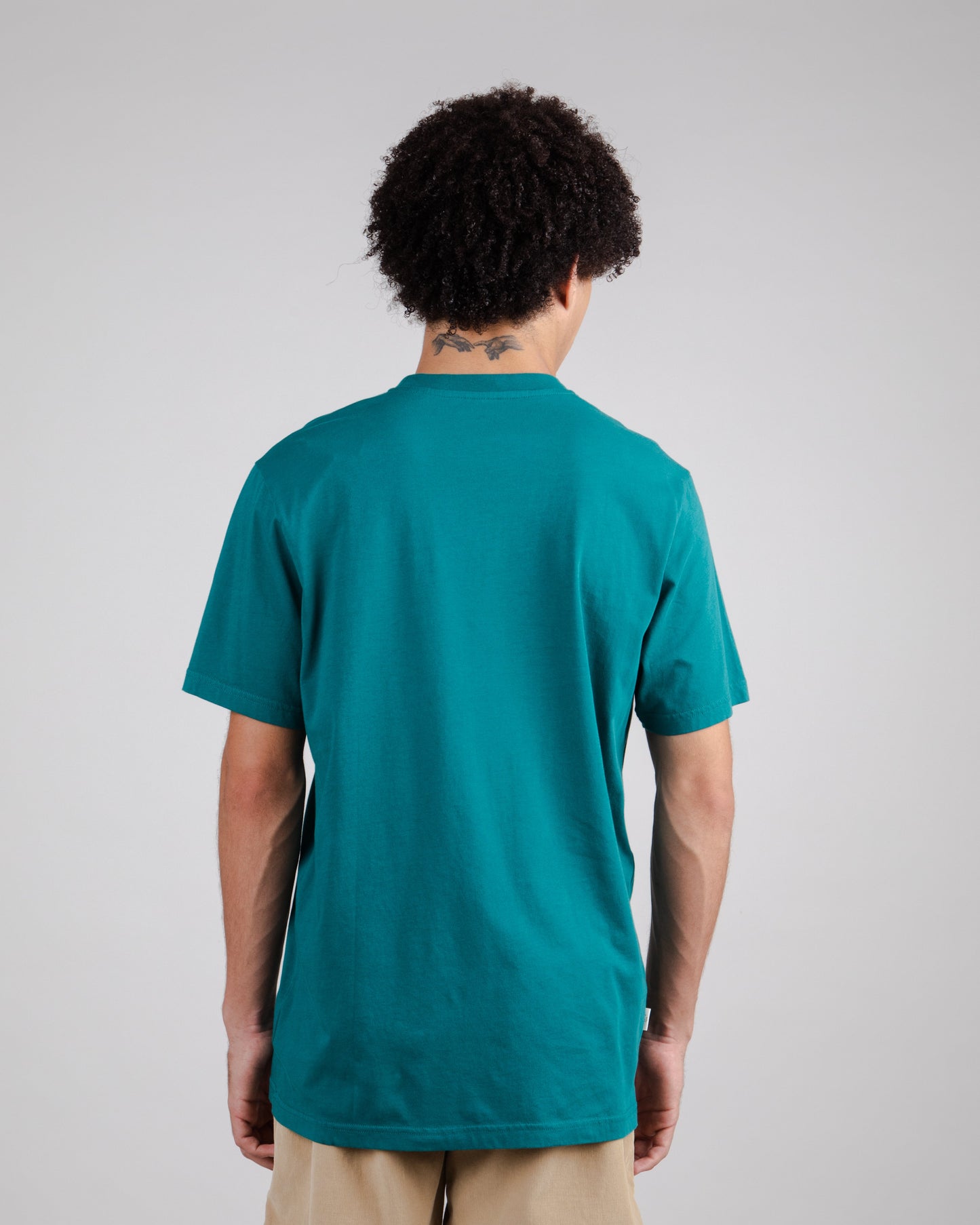 T-shirt brodé en coton bio | vert "yeye it's ok regular t-shirt deep jungle green"