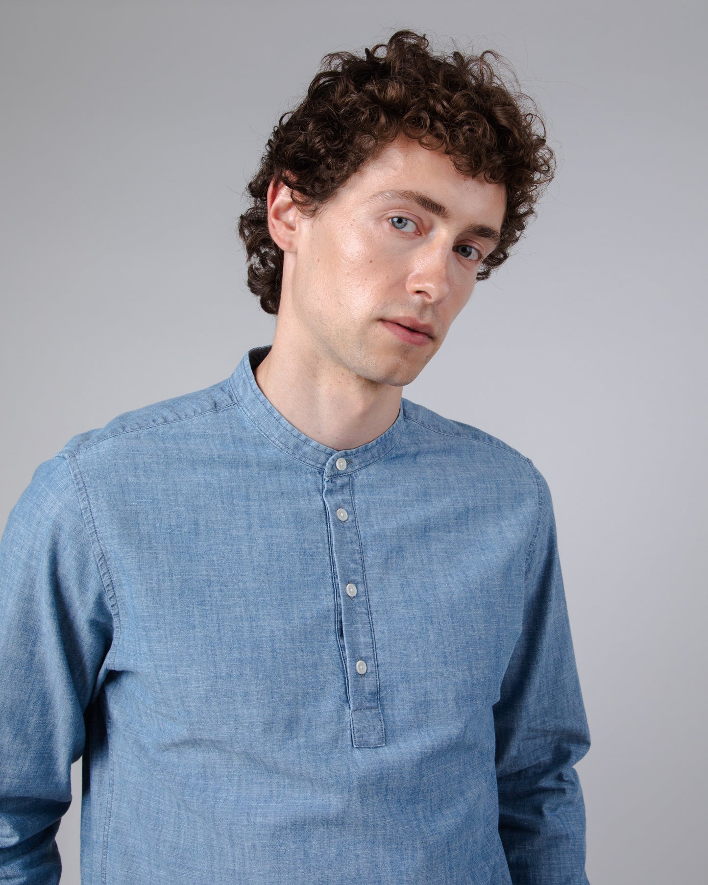 Chemise en denim de coton bio | bleu "denim henley shirt indigo blue"