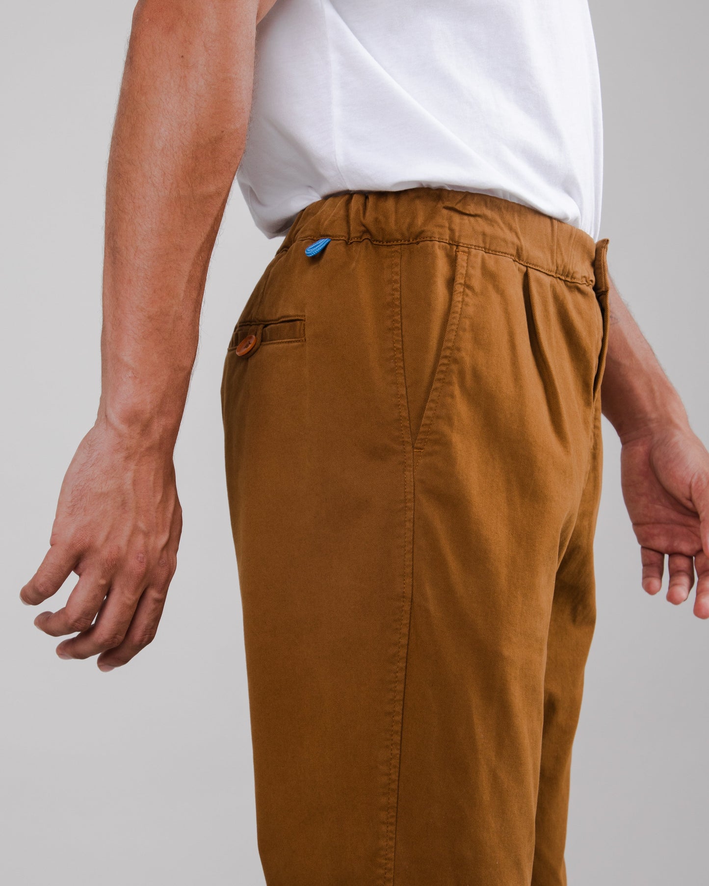 Chino en coton bio | marron "comfort chino wood brown"