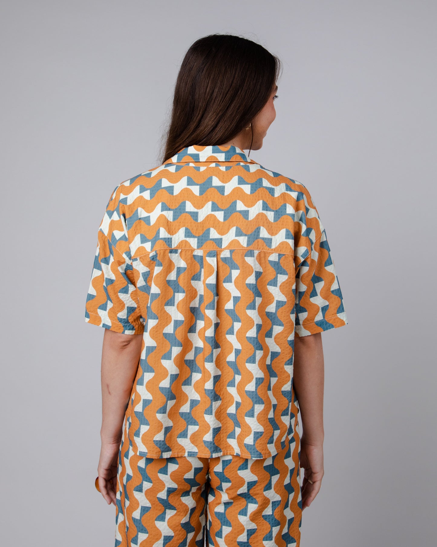 Chemisette ample en coton bio | multicolore "big tiles oversize cropped blouse topaz"