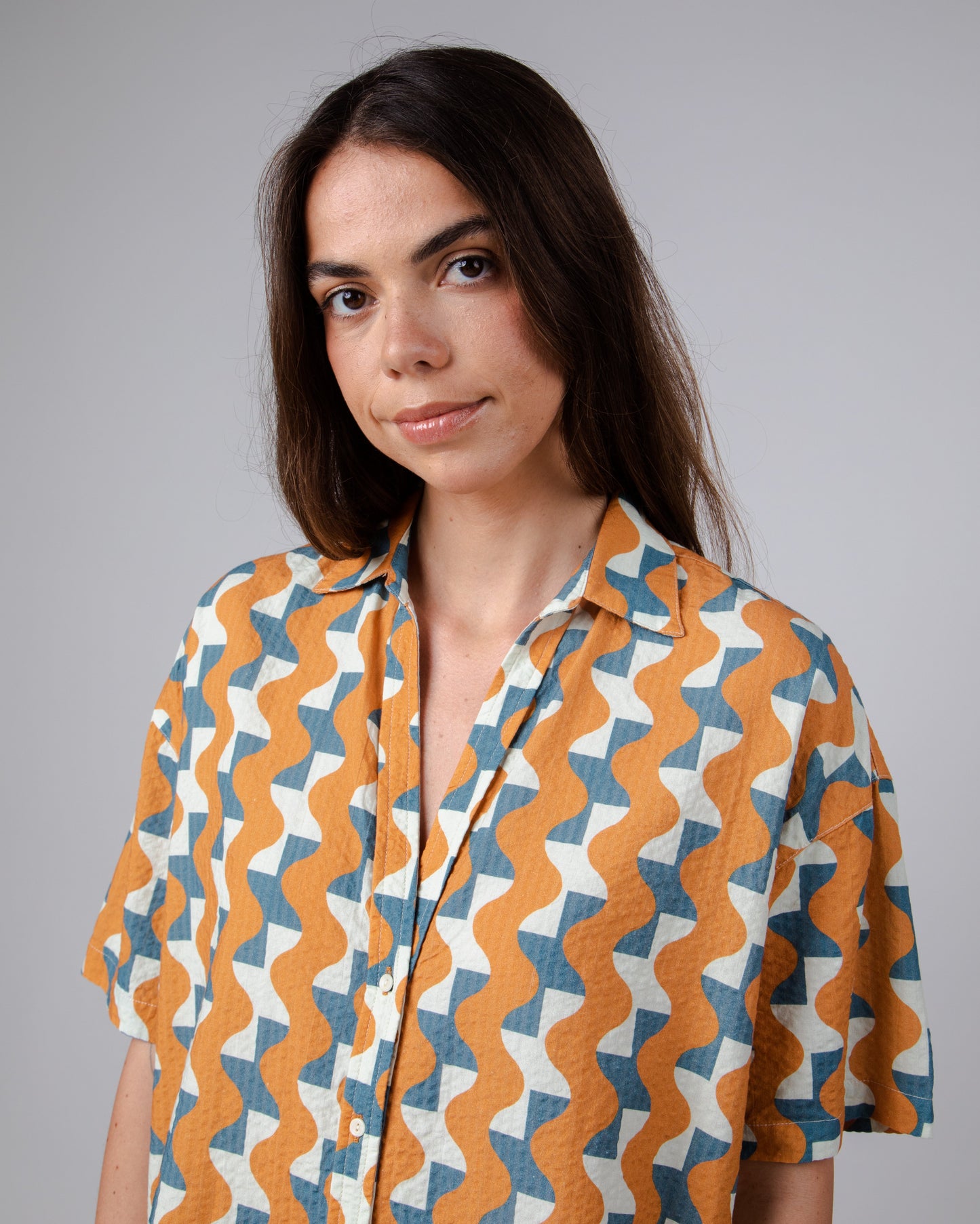 Chemisette ample en coton bio | multicolore "big tiles oversize cropped blouse topaz"