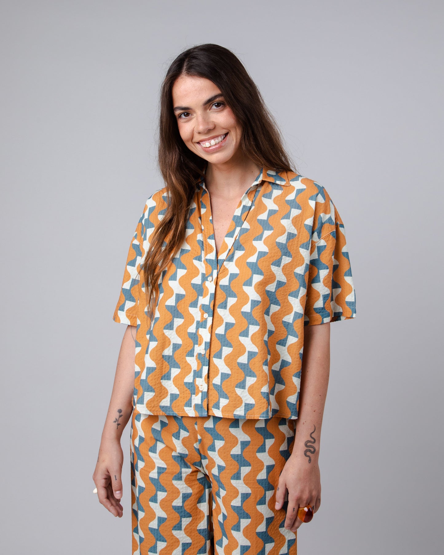 Chemisette ample en coton bio | multicolore "big tiles oversize cropped blouse topaz"