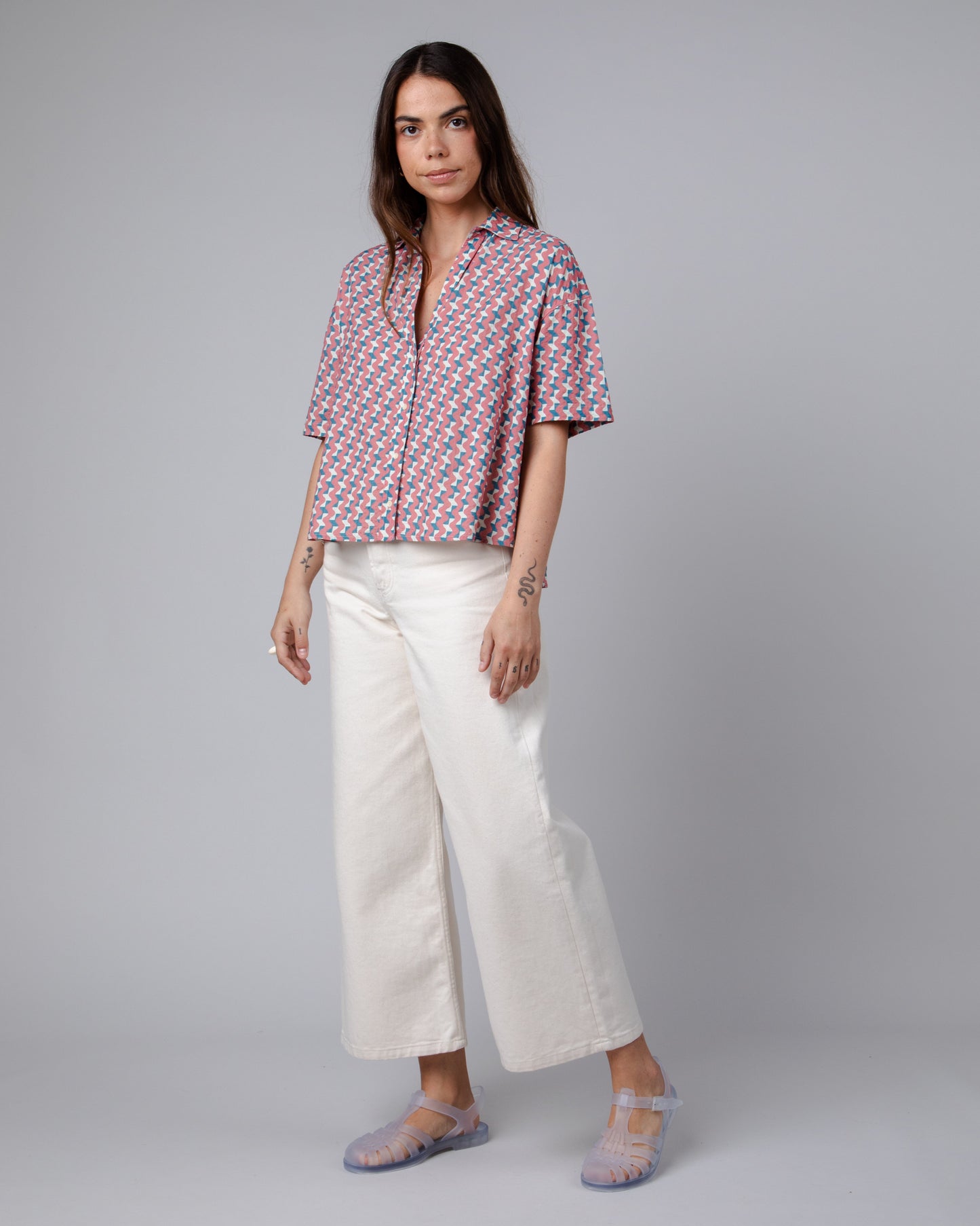 Chemisette à motifs en coton bio | multicolore "tiles oversize cropped blouse rose pink"