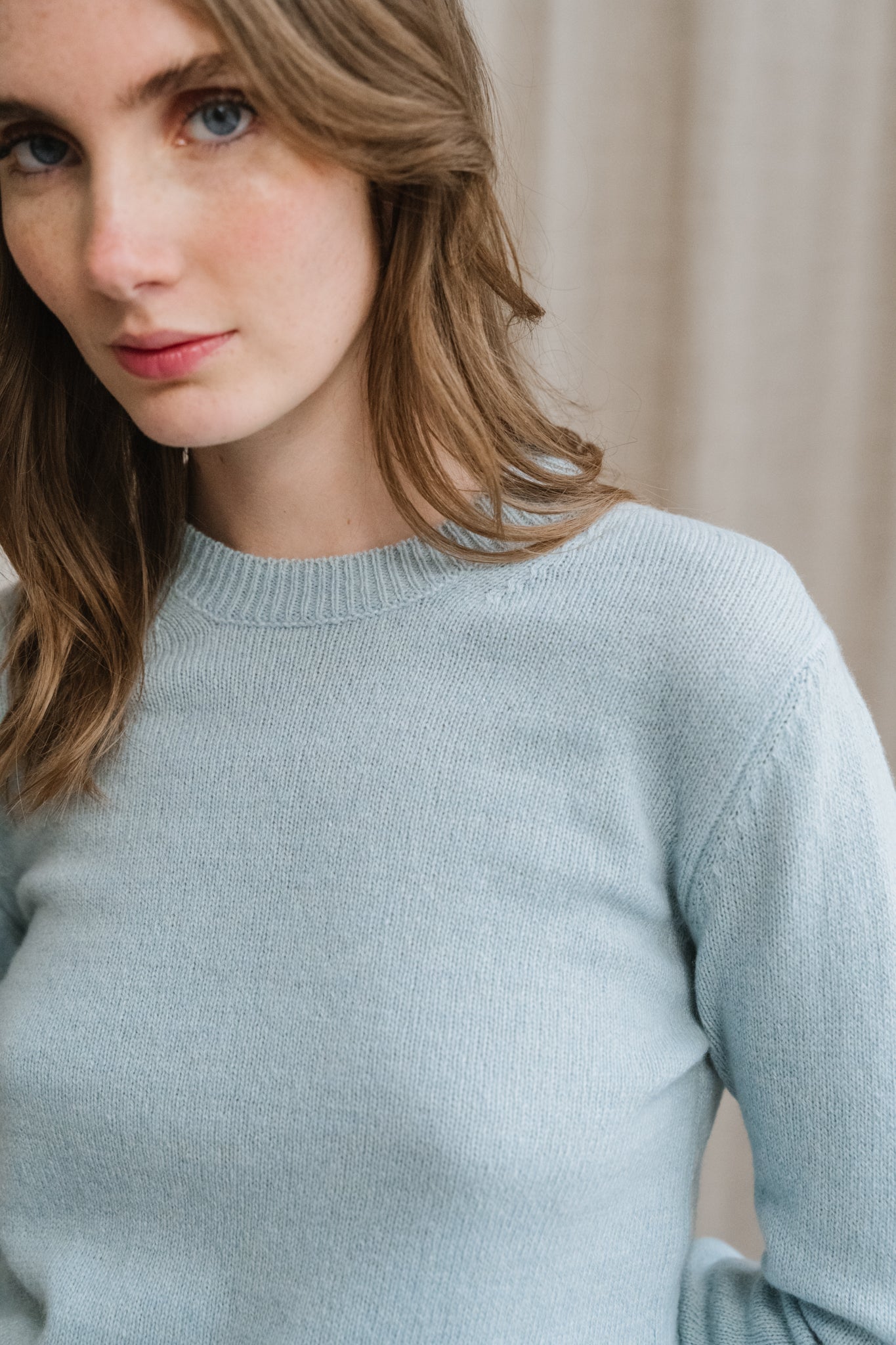 Pull en cachemire recyclé | bleu ciel "edda - azzuro plumbago"