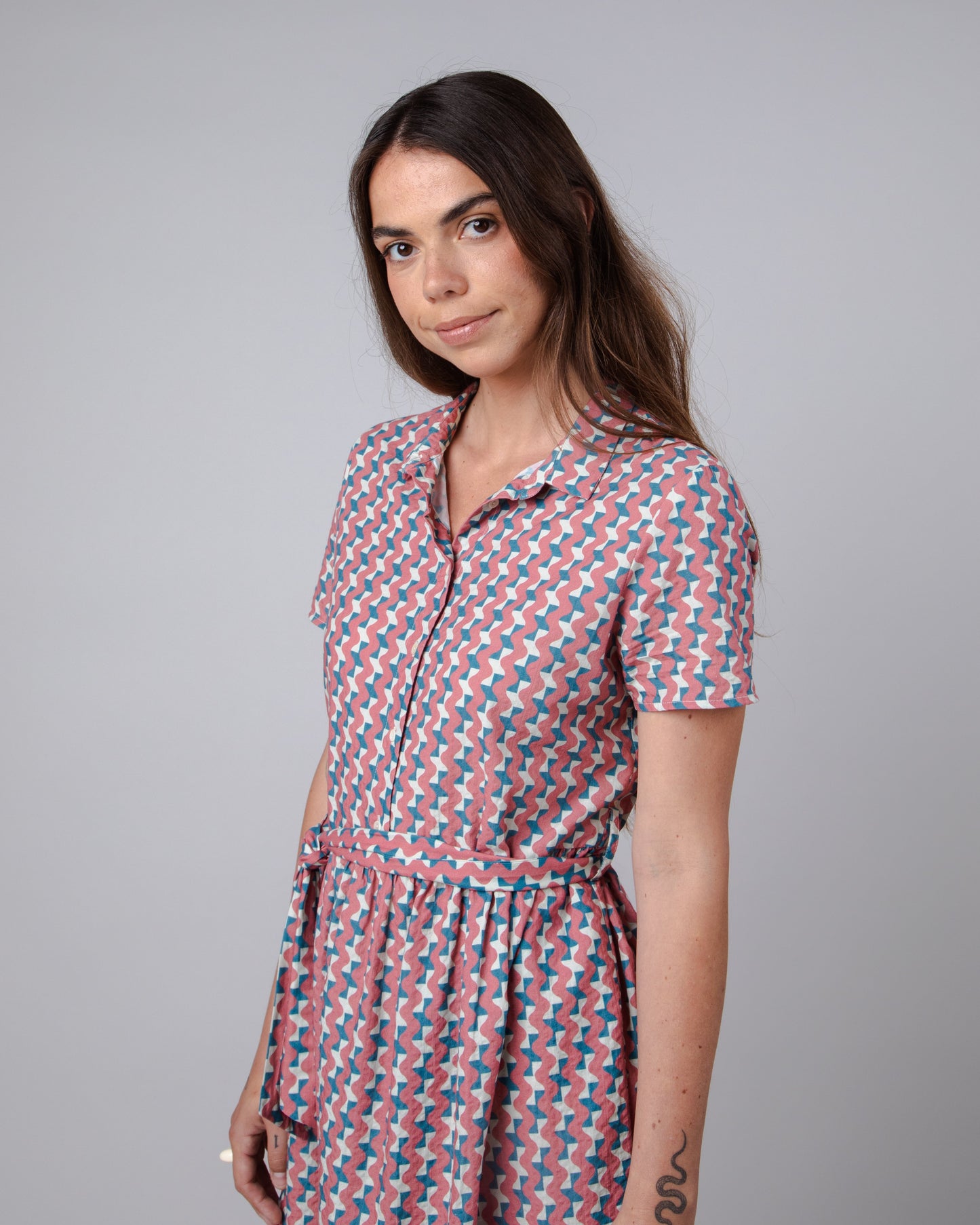 Robe chemise en coton bio et ecovero | multicolore "tiles short dress rose pink"