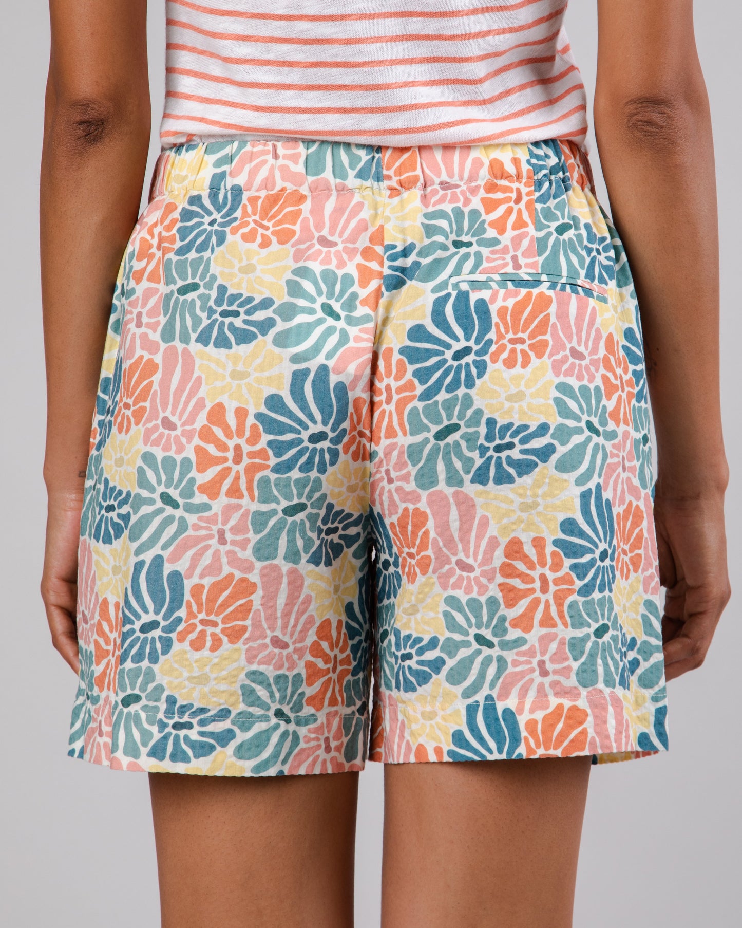 Short en coton bio et ecovero | multicolore "spring roxy shorts offwhite"