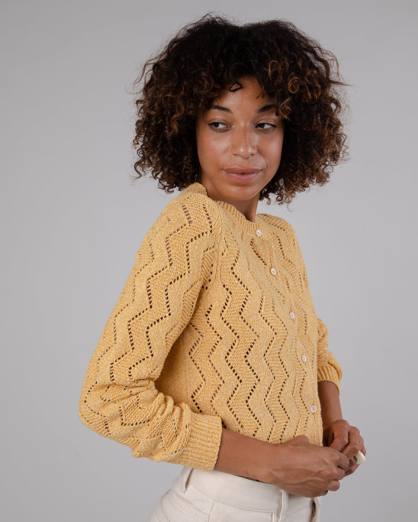Cardigan en matières recyclées | moutarde "holeknit knitted jacket sunshine yellow"