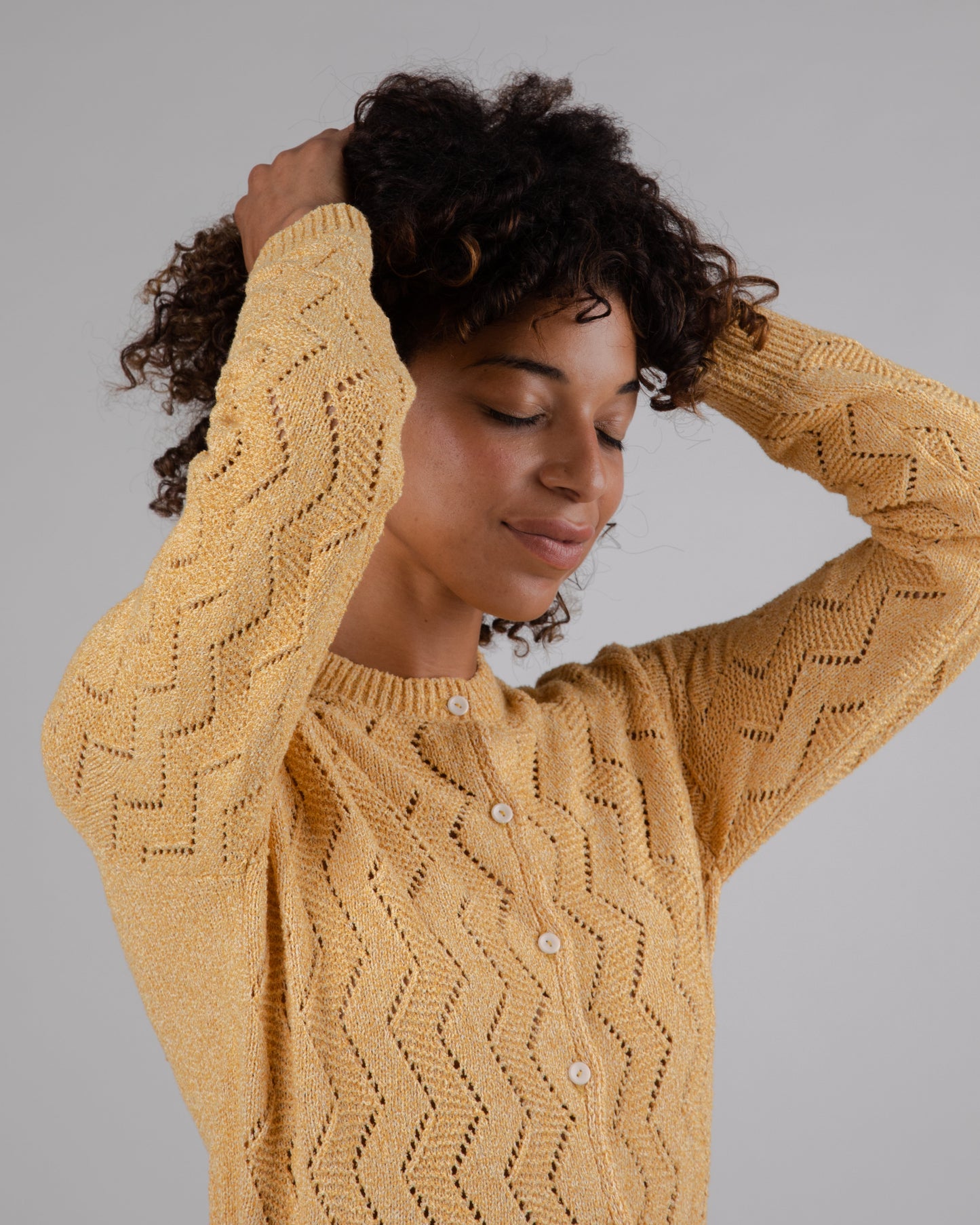 Cardigan en matières recyclées | moutarde "holeknit knitted jacket sunshine yellow"