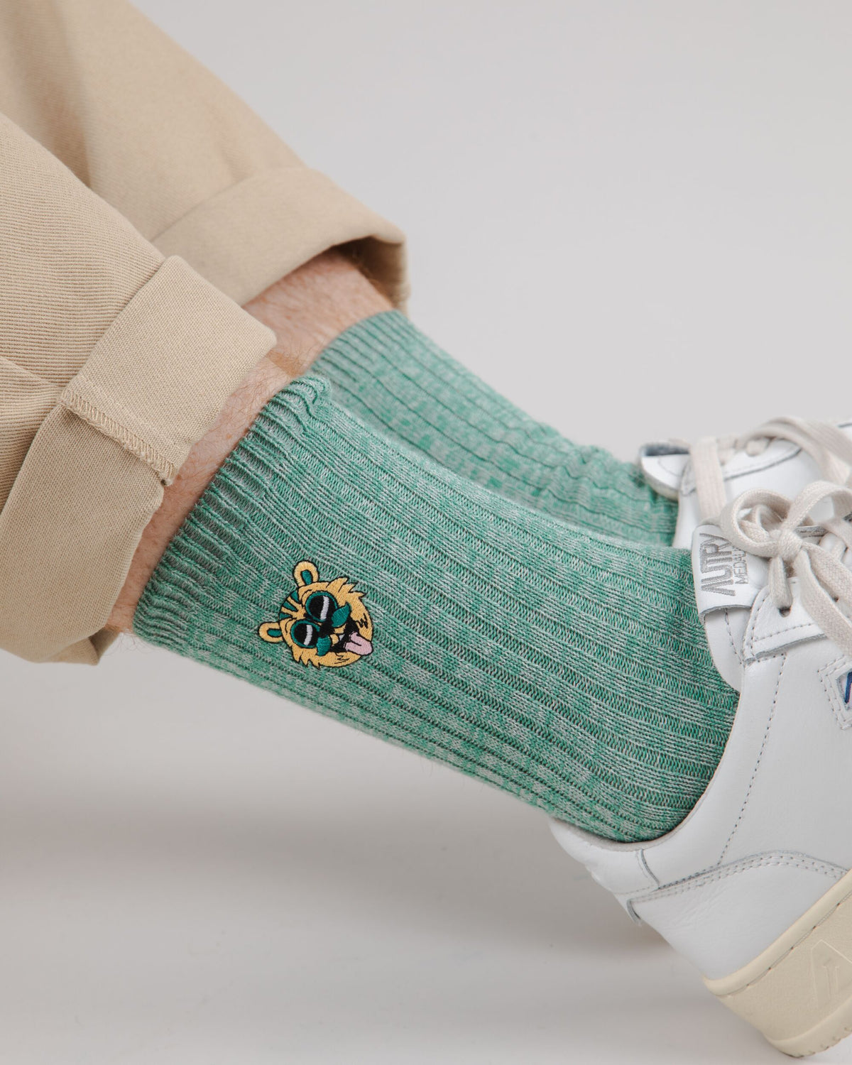 Chaussettes hautes brodées en coton bio | vert "yeye ribbed socks ocean blue"