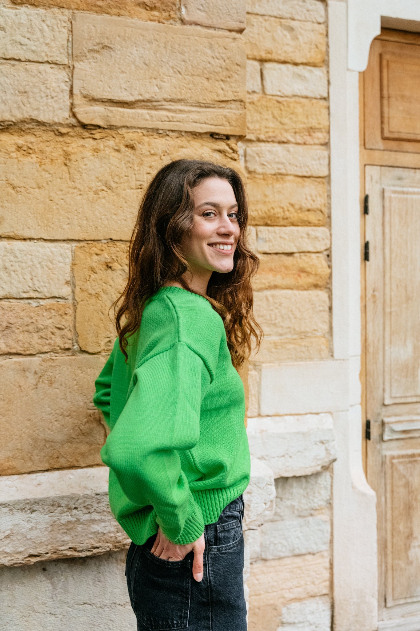 Pull col V vert en maille de coton bio - v-neck long sleeved knit vibrant green