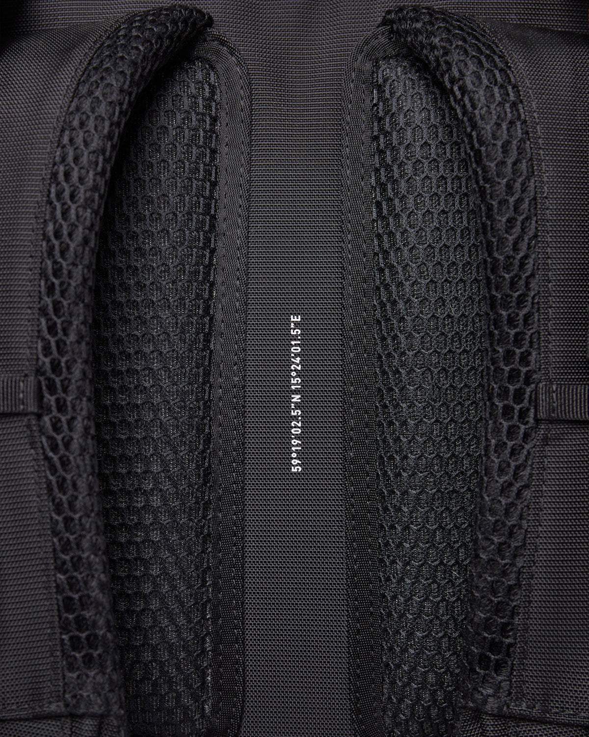 Sac à dos rolltop imperméable en matière recyclée | Noir "forest hike black"