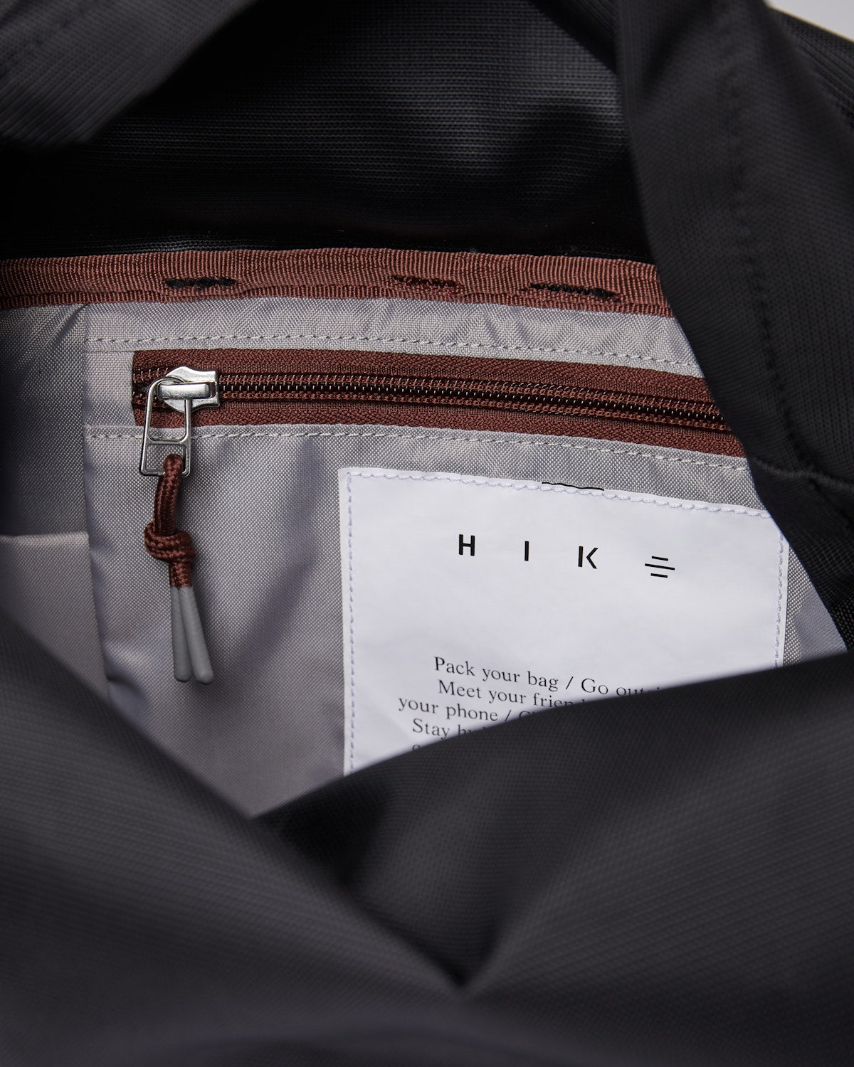 Sac à dos rolltop imperméable en matière recyclée | Noir "forest hike black"